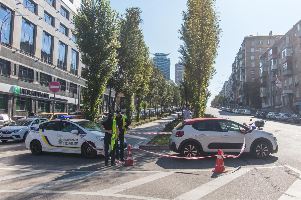  20 сентября по адресу бульвар Леси Украинки, 4 Citroen сбил полицейского на мотоцикле