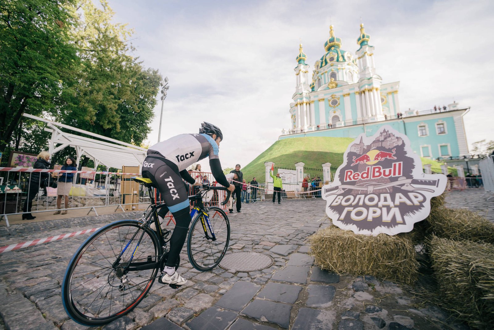 Участники гонок проедут от подножия Андреевского спуска к Андреевской церкви