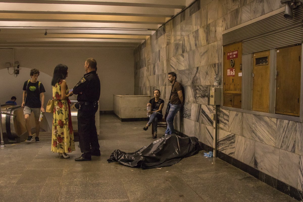 20 сентября в Киеве на станции метро "Льва Толстого" обнаружили труп мужчины