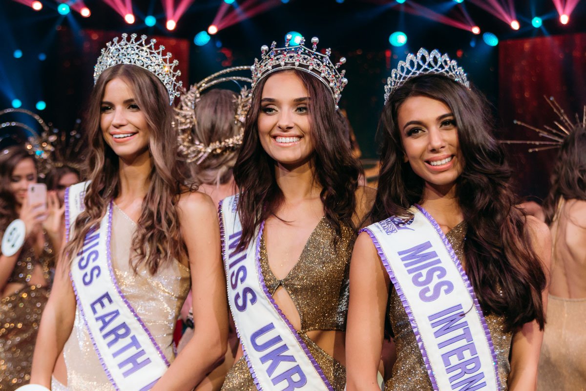 Трио красавиц, которые представят Украину на конкурсах: Анастасия Кривохижая, Вероника Дидусенко и Богдана Тарасик