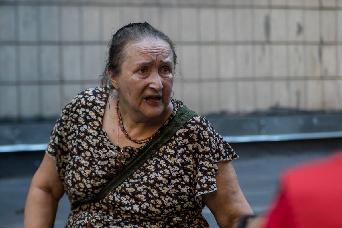 Из огня вывели пожилую женщину Из огня вывели пожилую женщину