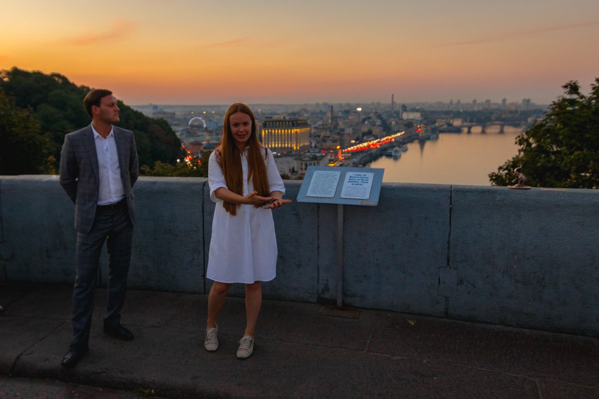 Автор проекта "Шукай" Юлия Бевзенко на открытие 9-й мини-скульптуры Автор проекта "Шукай" Юлия Бевзенко на открытие 9-й мини-скульптуры