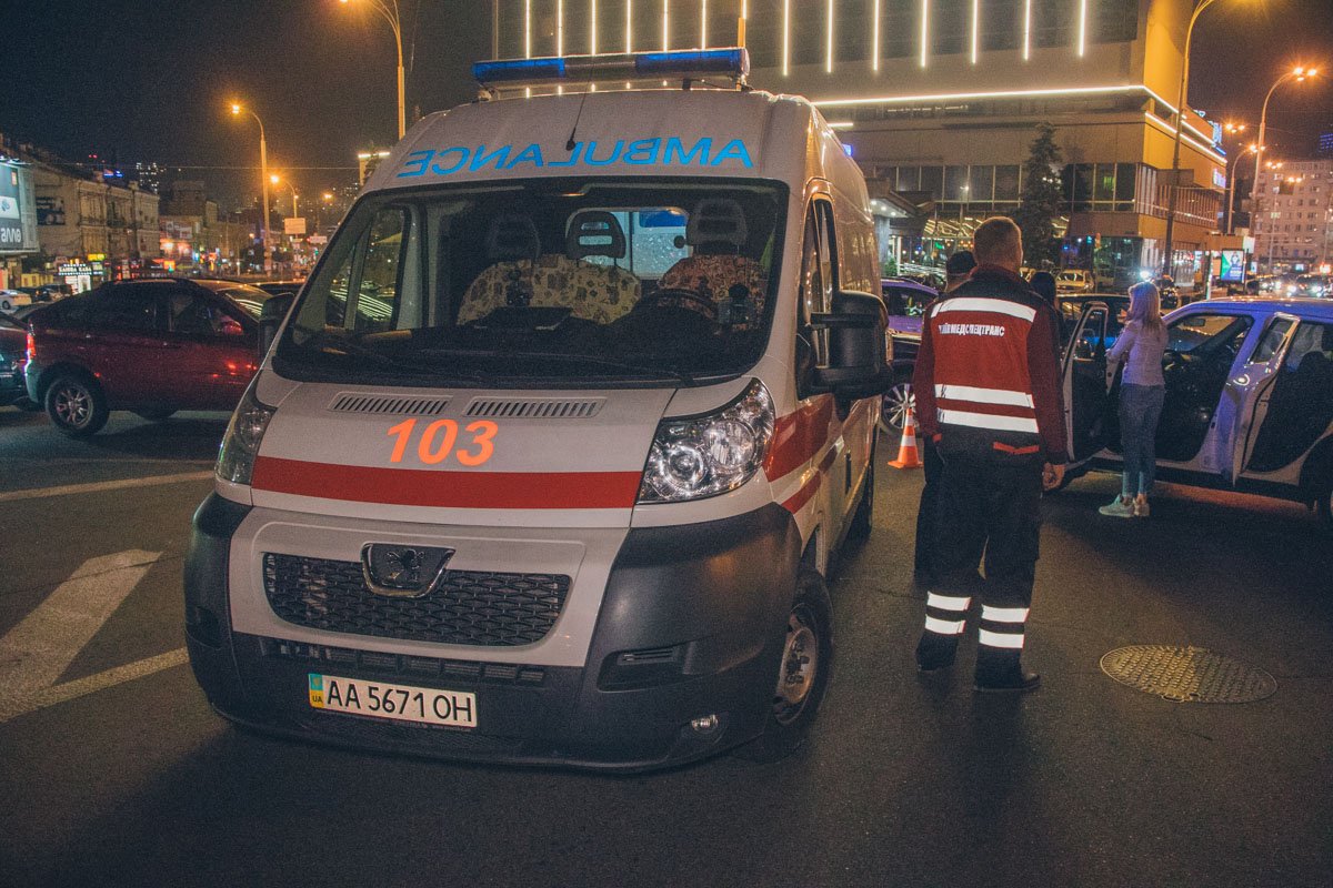 Двух девушек с ушибами госпитализировали Двух девушек с ушибами госпитализировали