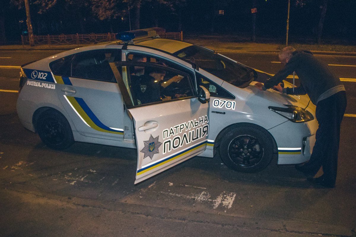 На месте работала патрульная полиция