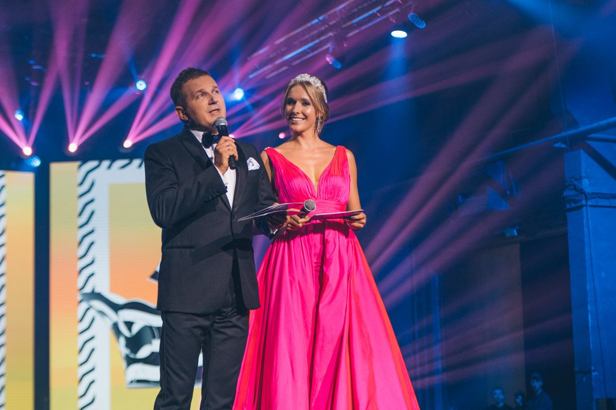 Постоянные ведущие конкурса Екатерина Осадчая и Юрий Горбунов