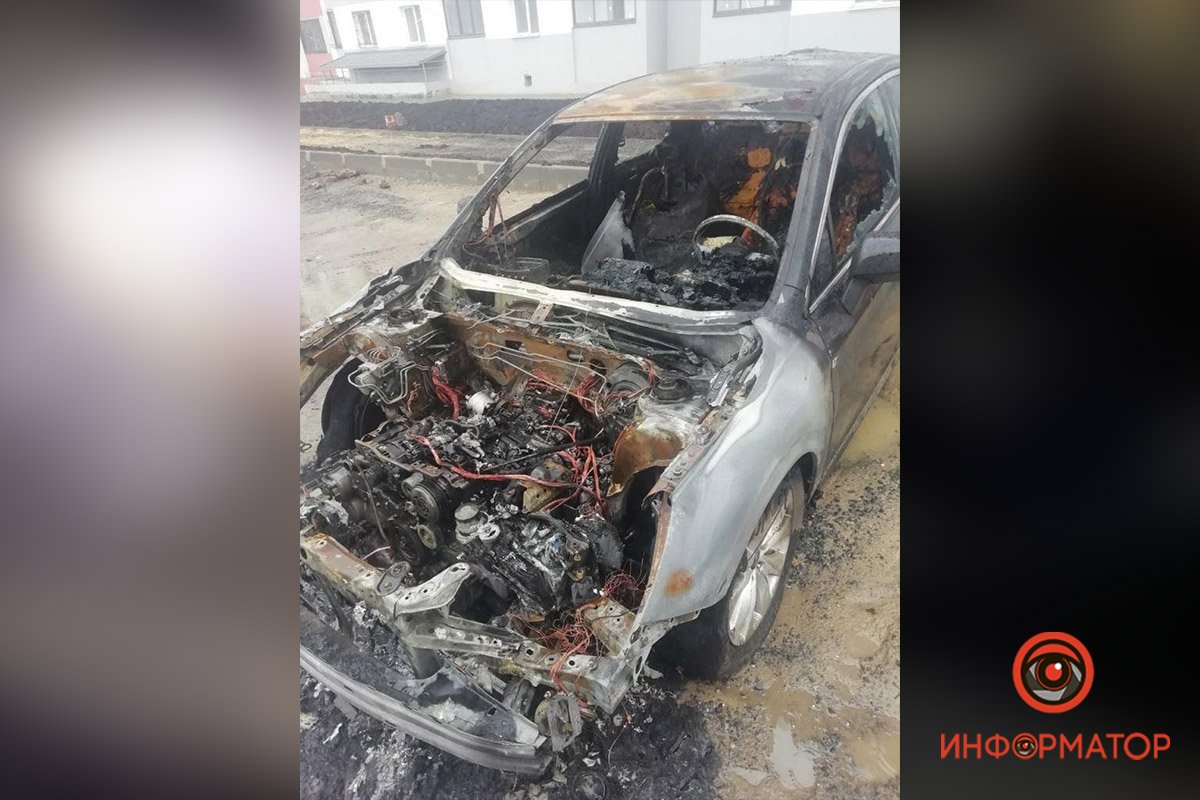 В Харькове сгорели два автомобиля