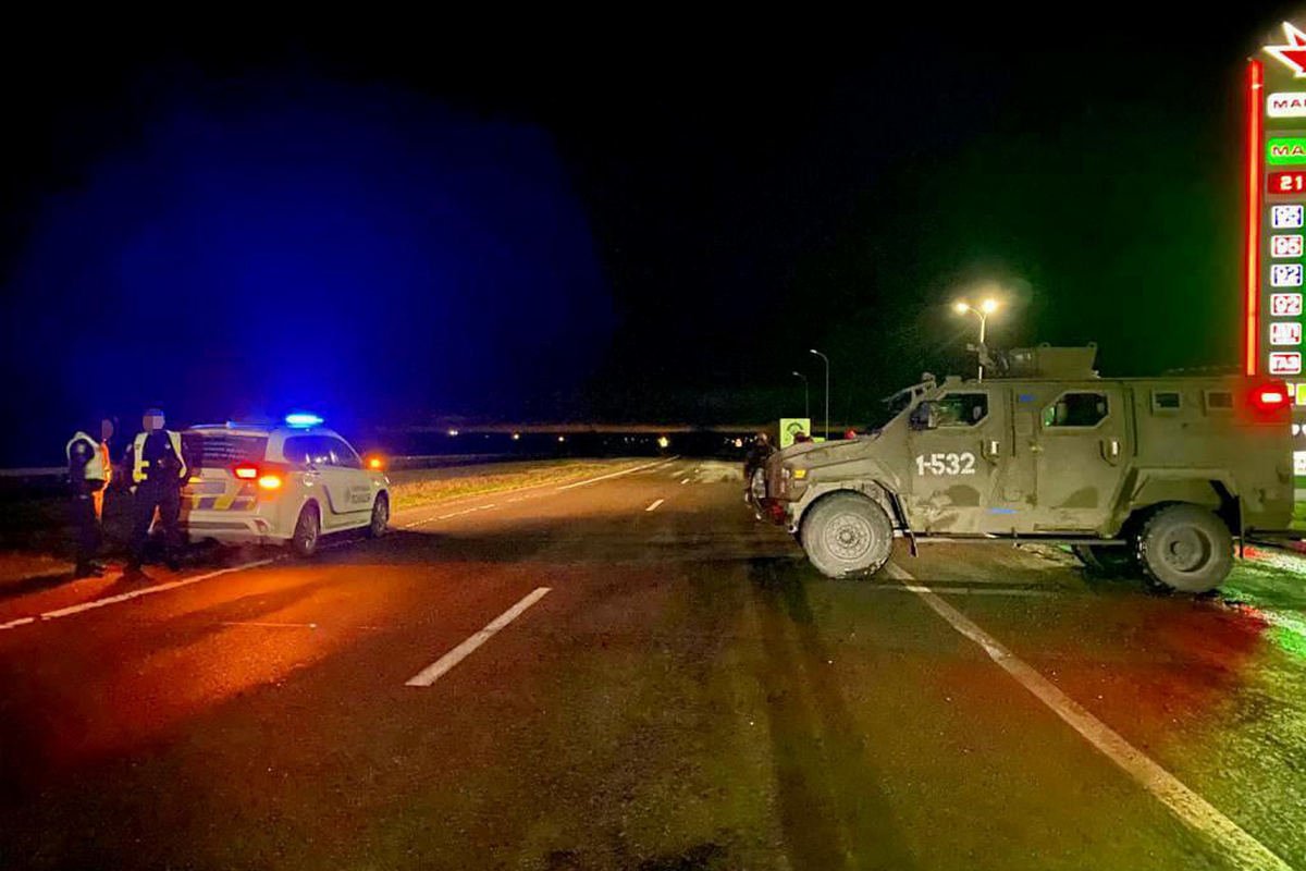 Автобусы остановили на въезде в Харьков