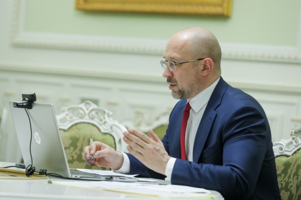 Падіння української економіки: що буде з пенсіями та зарплатами 4
