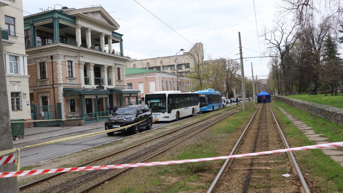 В Днепре возле ресторана расстреляли мужчину: видео происшествия 1