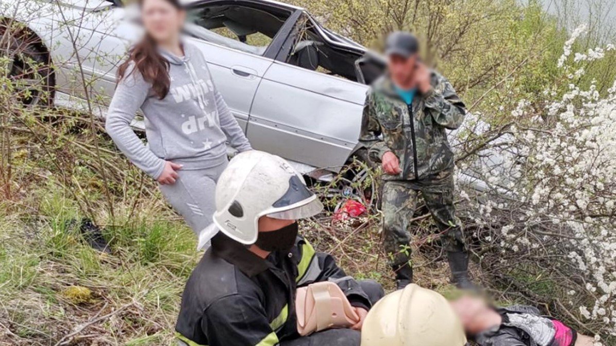У Хмельницькій області авто злетіло зі скелі на березі Дністра 1