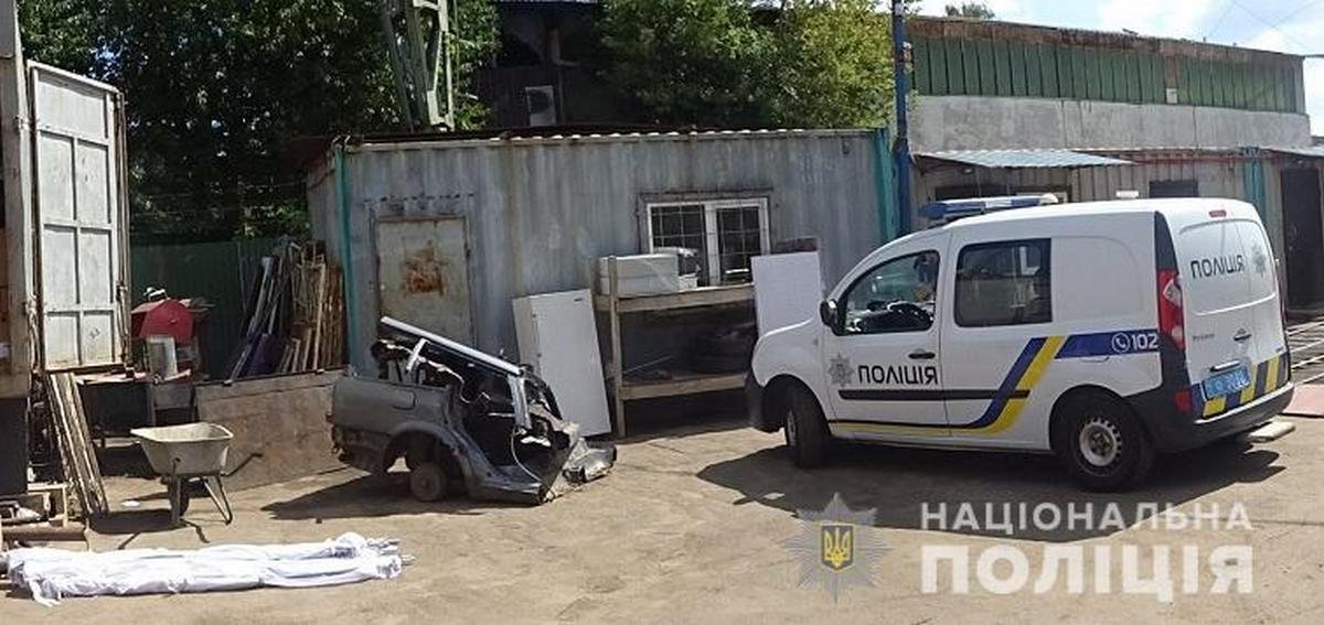 В Киеве мужчина украл металлические каркасы для палаток