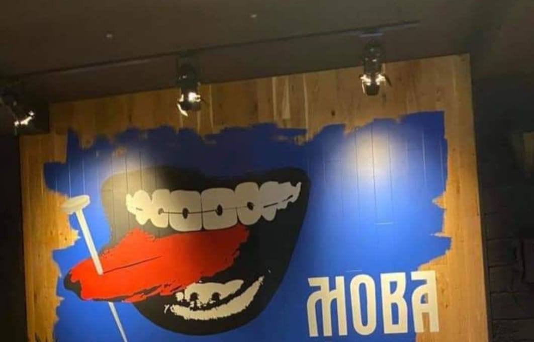 Понаехало и проткнутый язык гвоздем: в Одессе ресторан разместил провокационную рекламу 2