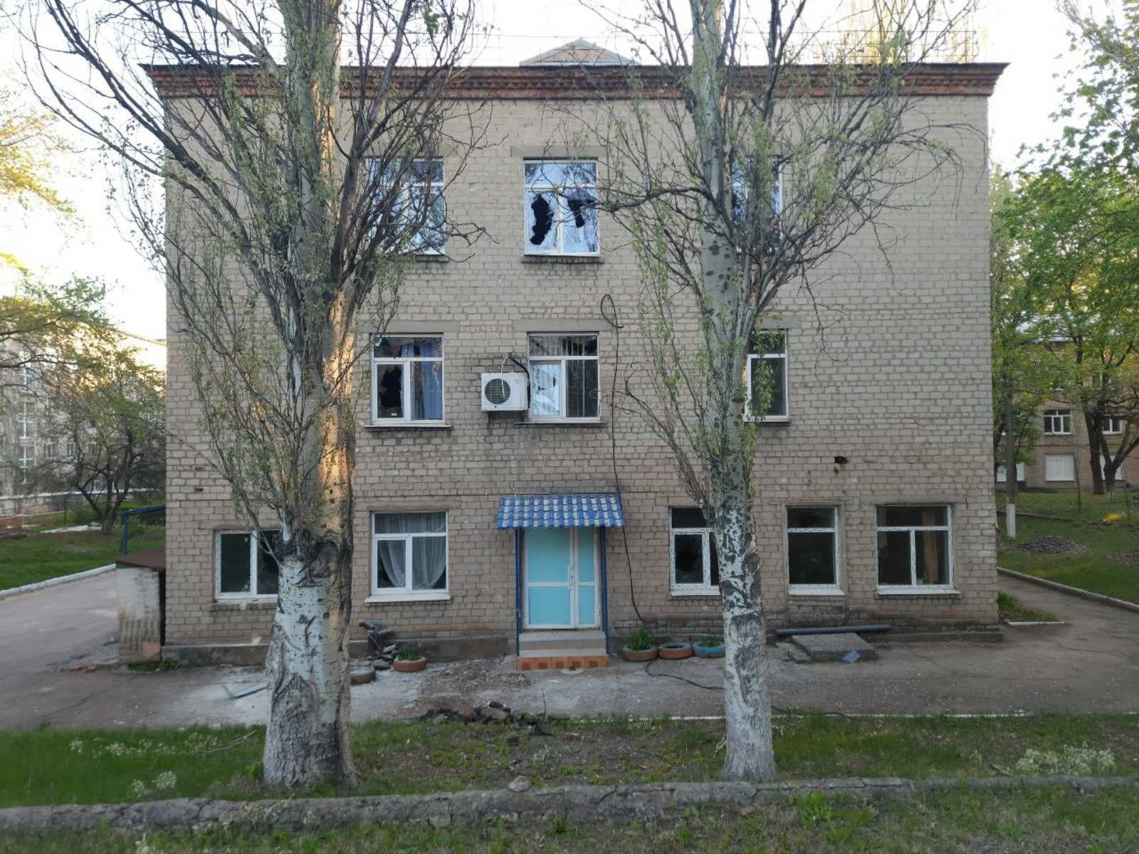 На Донбассе боевики обстреляли COVID-больницу, где сейчас лечатся 45 человек 1