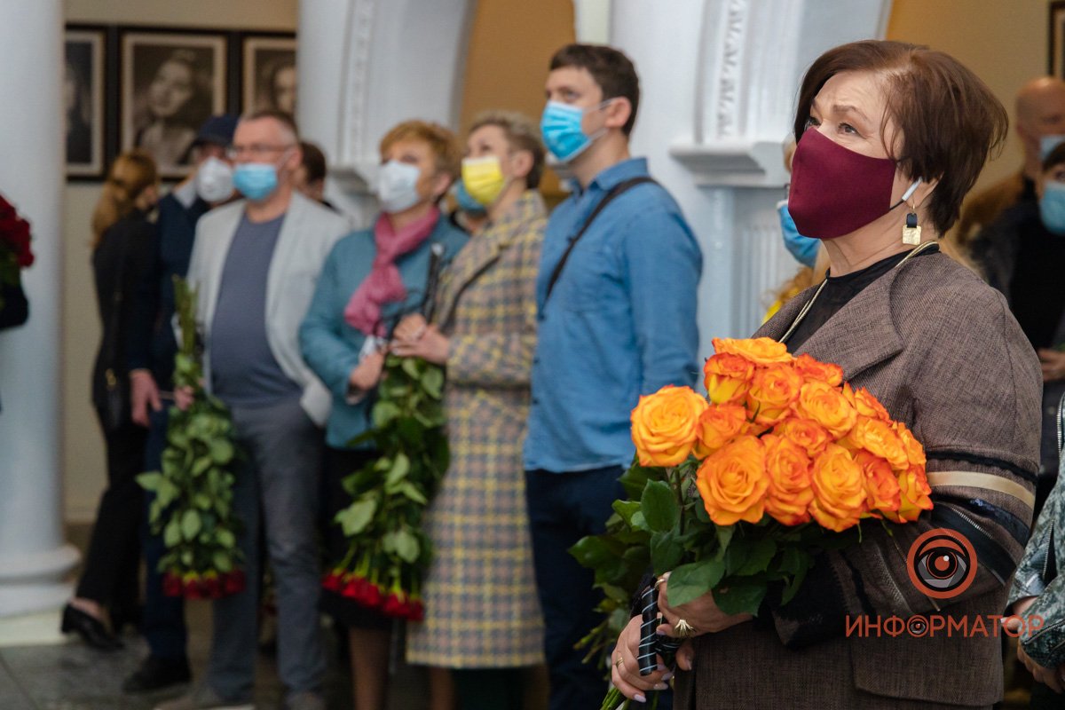 У Дніпровському академічному театрі драми і комедії попрощалися з актором Жаном Мельниковим 6