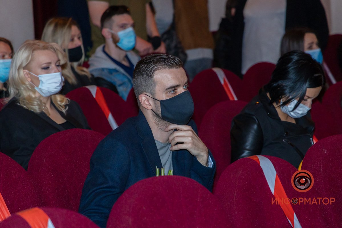 У Дніпровському академічному театрі драми і комедії попрощалися з актором Жаном Мельниковим 7