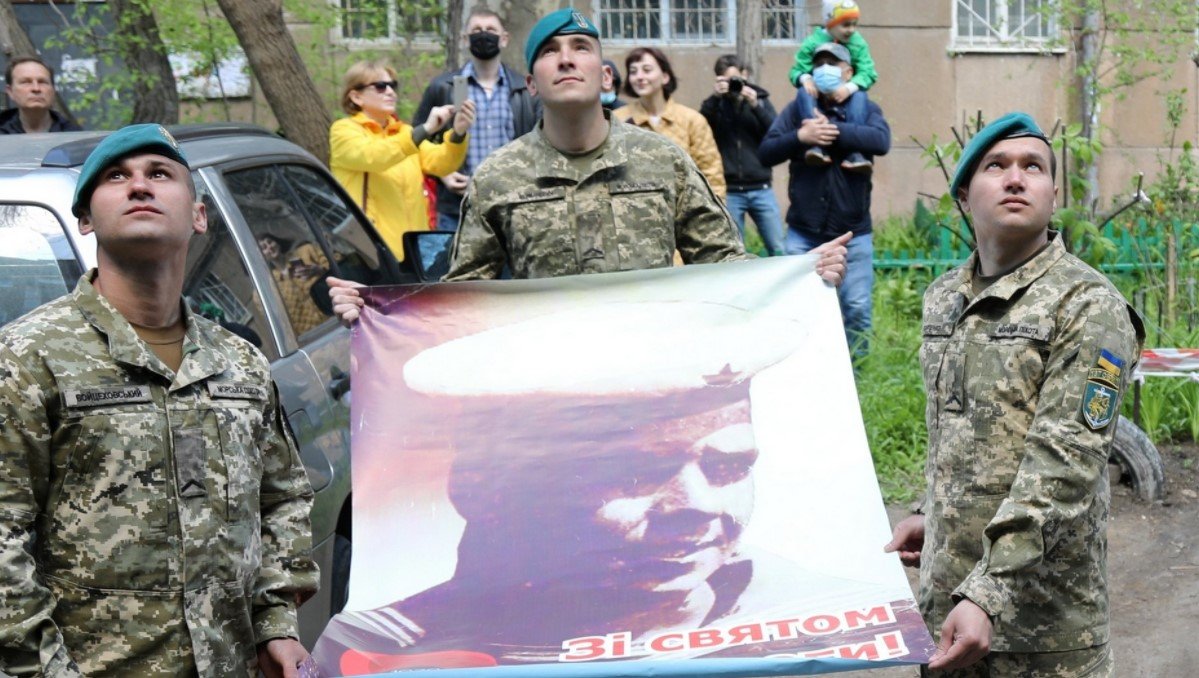 Командування ВМС урочисто з оркестром привітало з Днем перемоги 100-річного ветерана 2