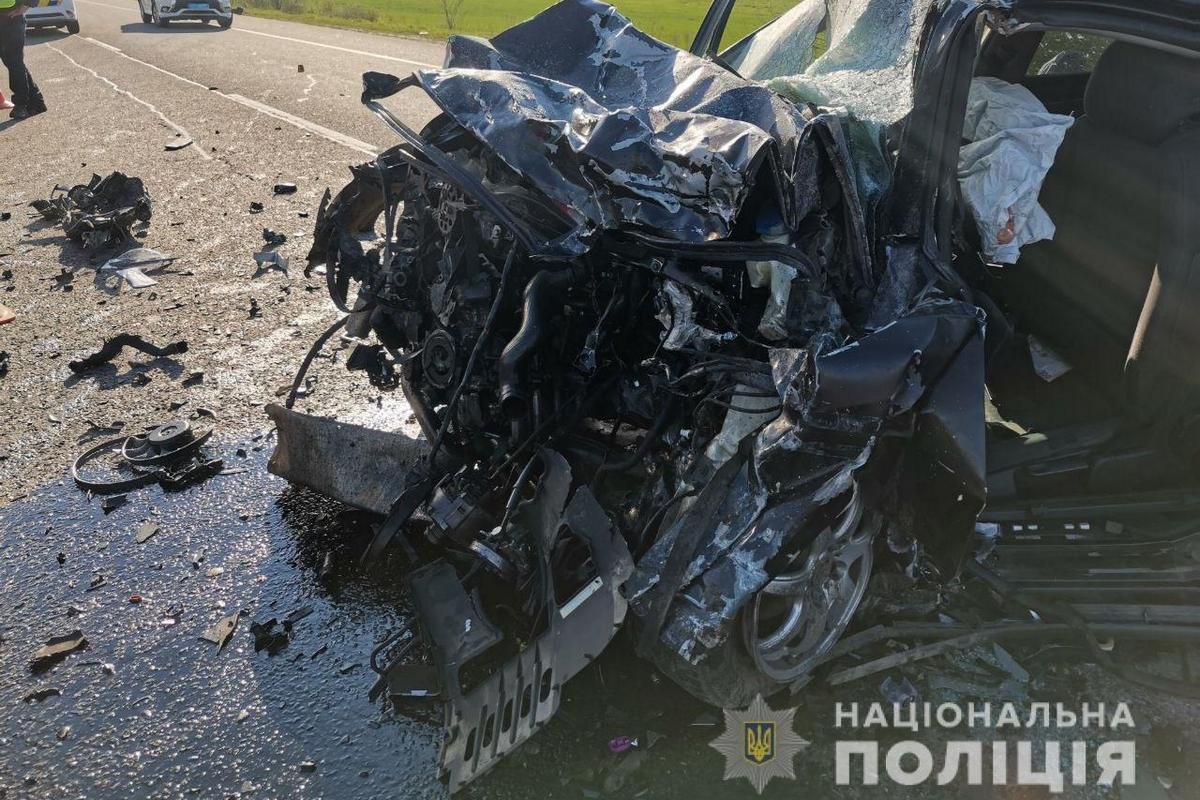 От машины не осталось живого места От машины не осталось живого места