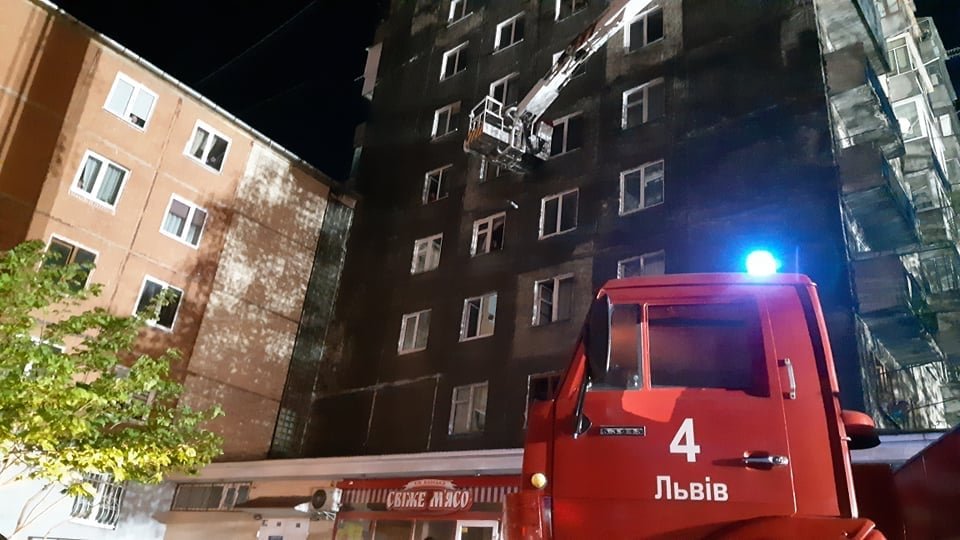 У Львові через пожежу у багатоповерхівці постраждали двоє людей 2