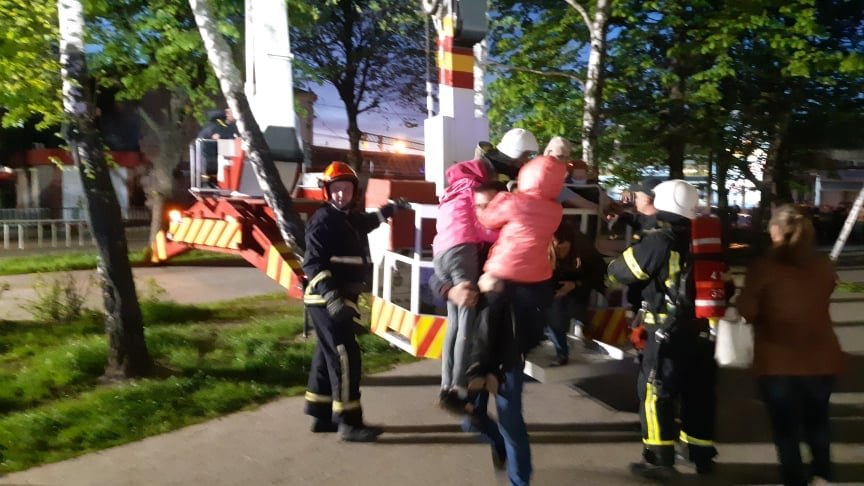 У Львові через пожежу у багатоповерхівці постраждали двоє людей 1