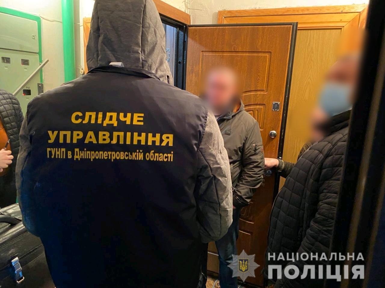 Украли 86 млн гривен вкладчиков: на Днепропетровщине сообщили о подозрении 4 сотрудникам банка 1