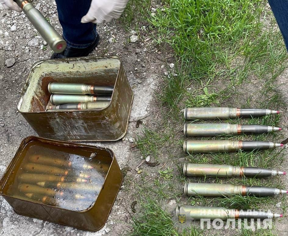 Продавали зброю і вибухівку з ООС: на Дніпропетровщині викрили злочинне угруповання 1