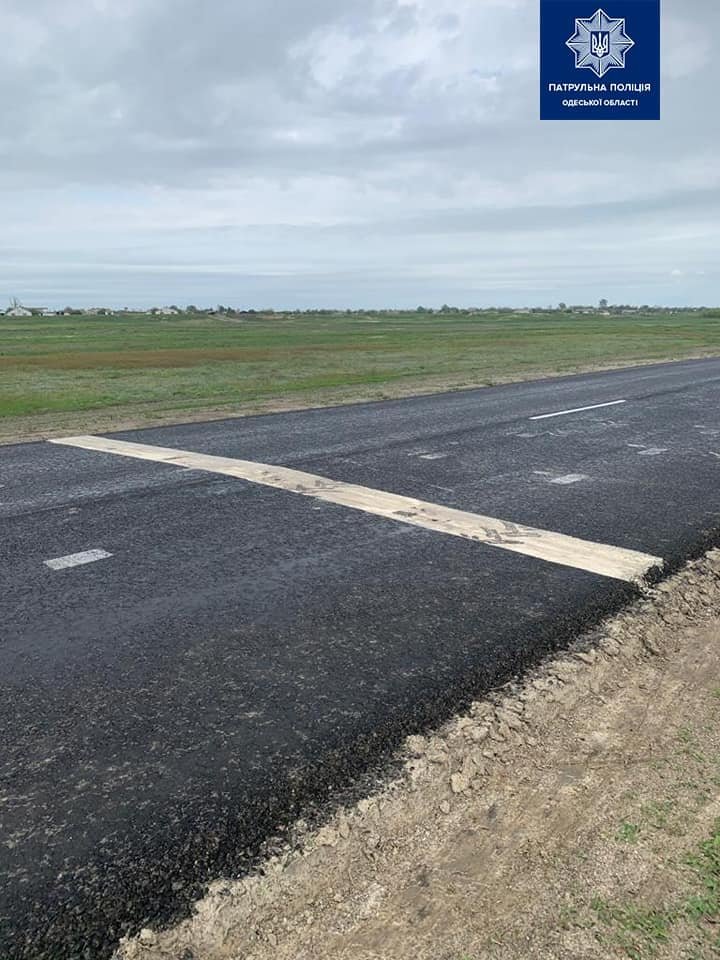 В Одесской области на трассе мужчина самовольно нанес дорожную разметку, чтобы провести гонки 1