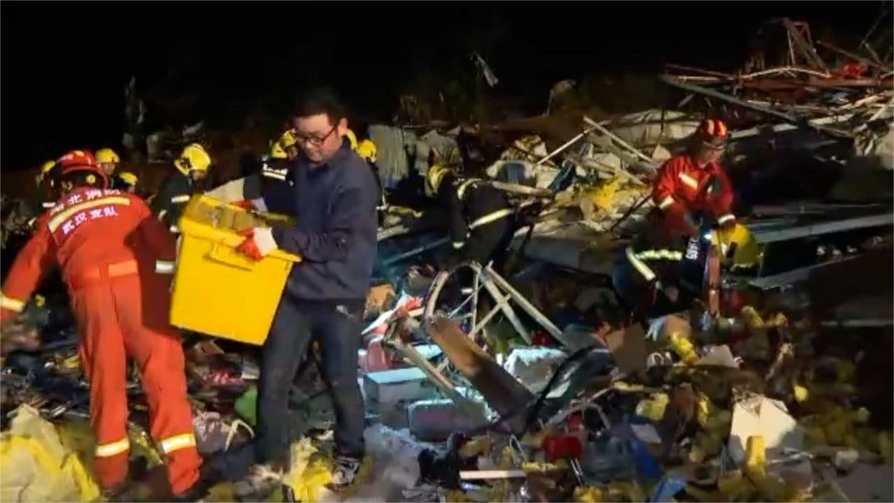 На Ухань обрушился мощный торнадо: есть погибшие и раненые 1