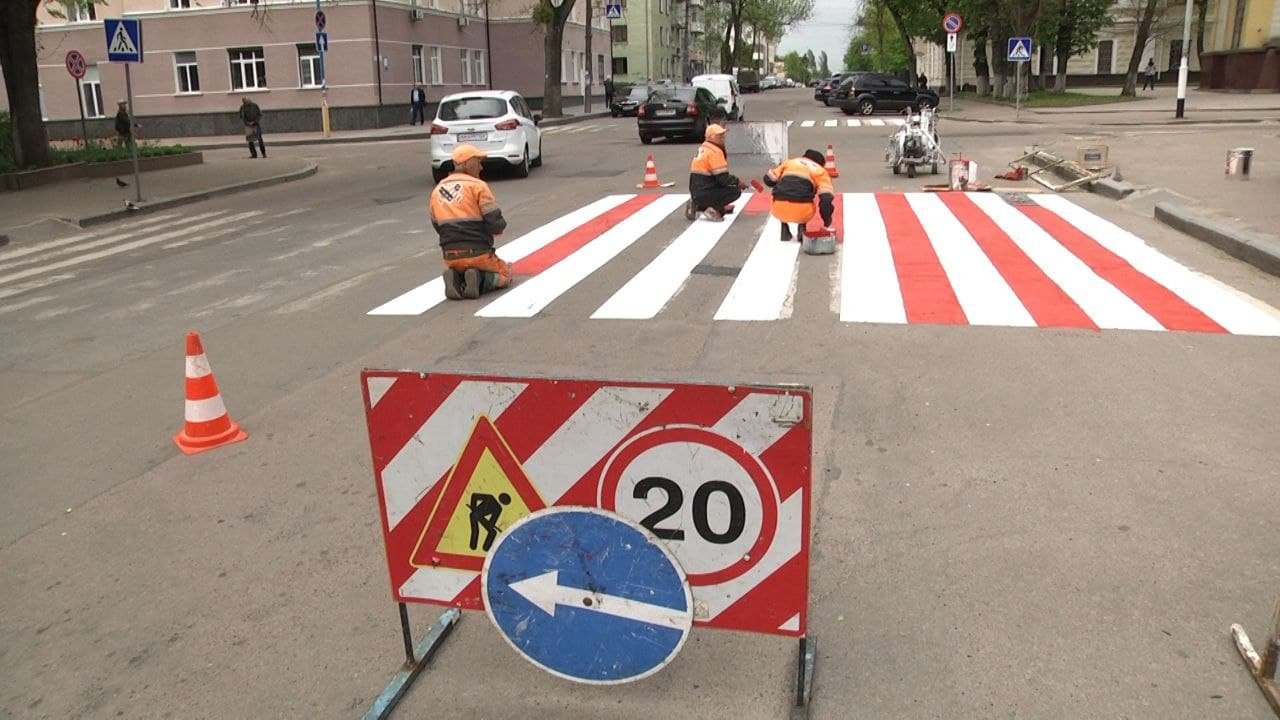 У Житомирі прикрасили «вишивкою» пішохідний перехід 2