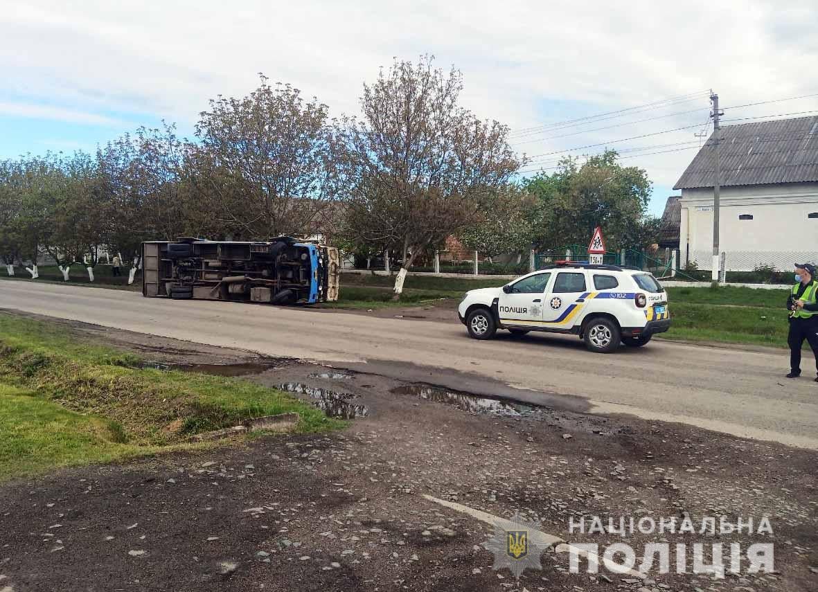 В Ровенской области перевернулся автобус с двадцатью пассажирами: есть пострадавшие 2