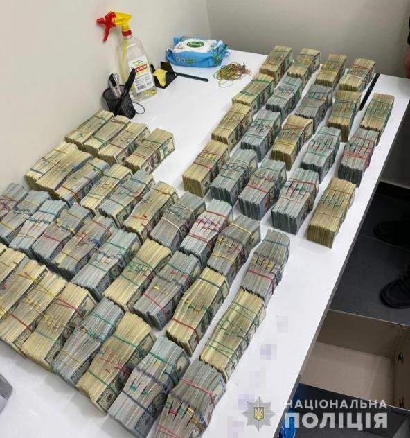 Силовики во время обысков у воров в законе Умки и Лаши Свана нашли более 3 млн долларов «общака» 1