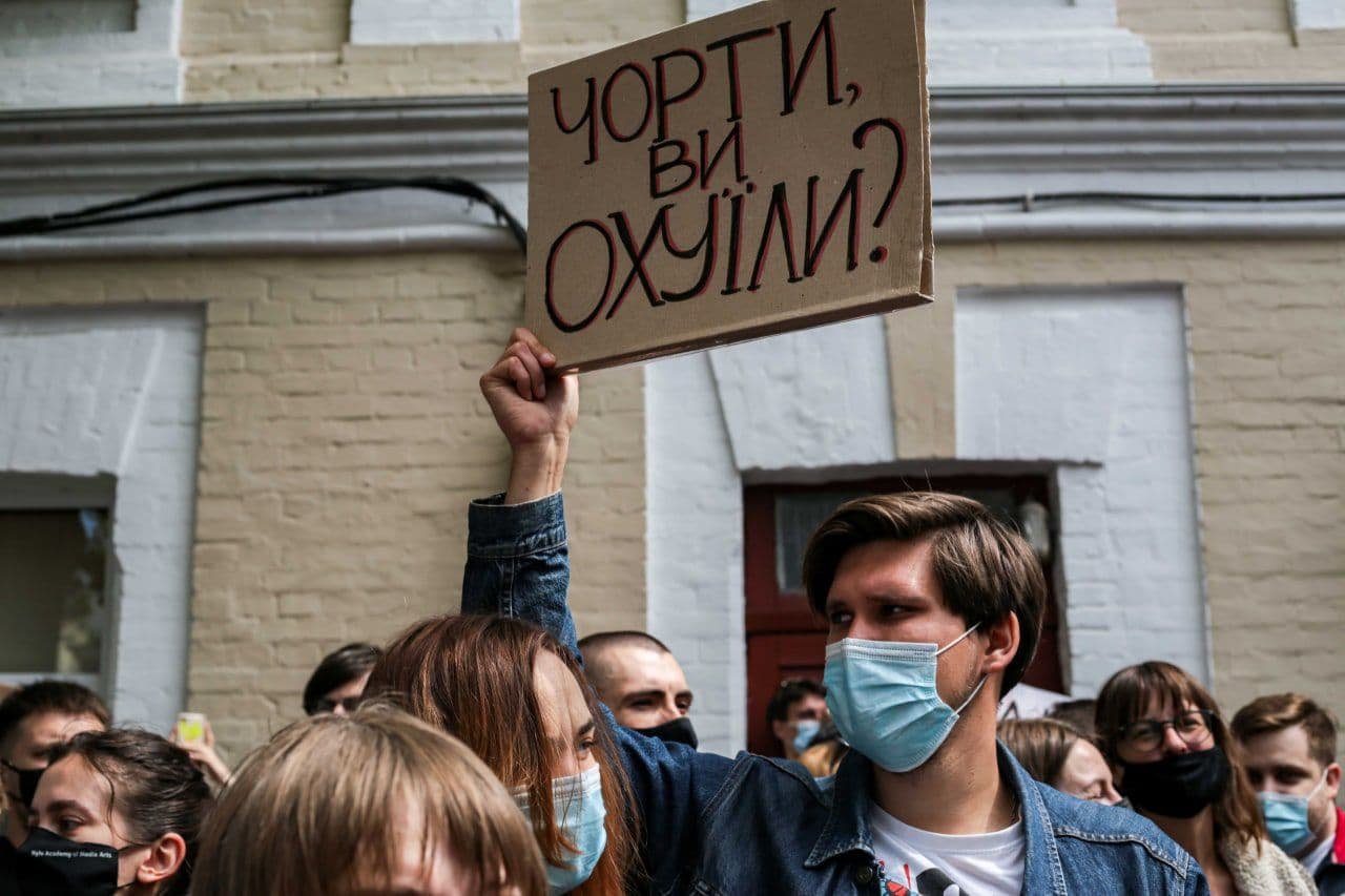 У Києві проходить акція проти "поліцейського сафарі". Причиною стало побиття художника 11