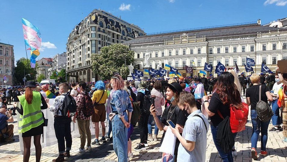 У Києві одночасно пройшли два марші — на підтримку трансгендерів і проти них 3
