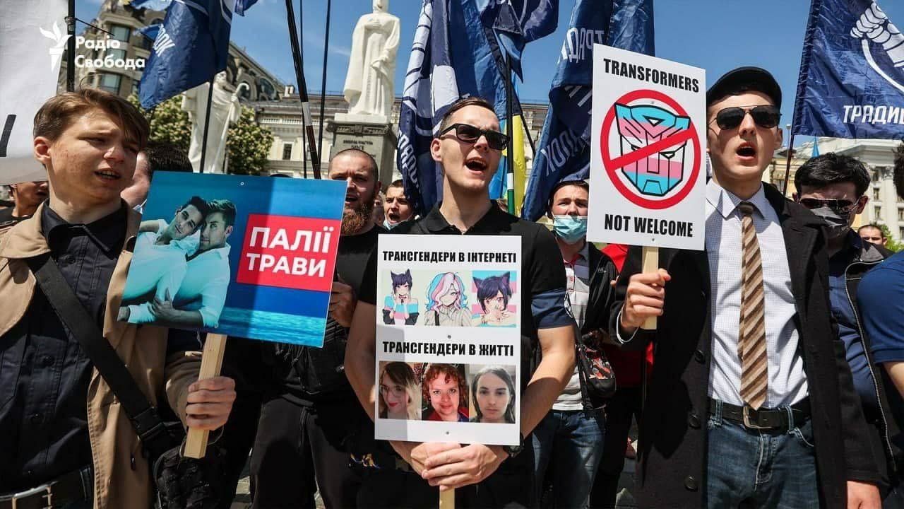В Киеве одновременно прошли два марша — в поддержку трансгендеров и против них 7