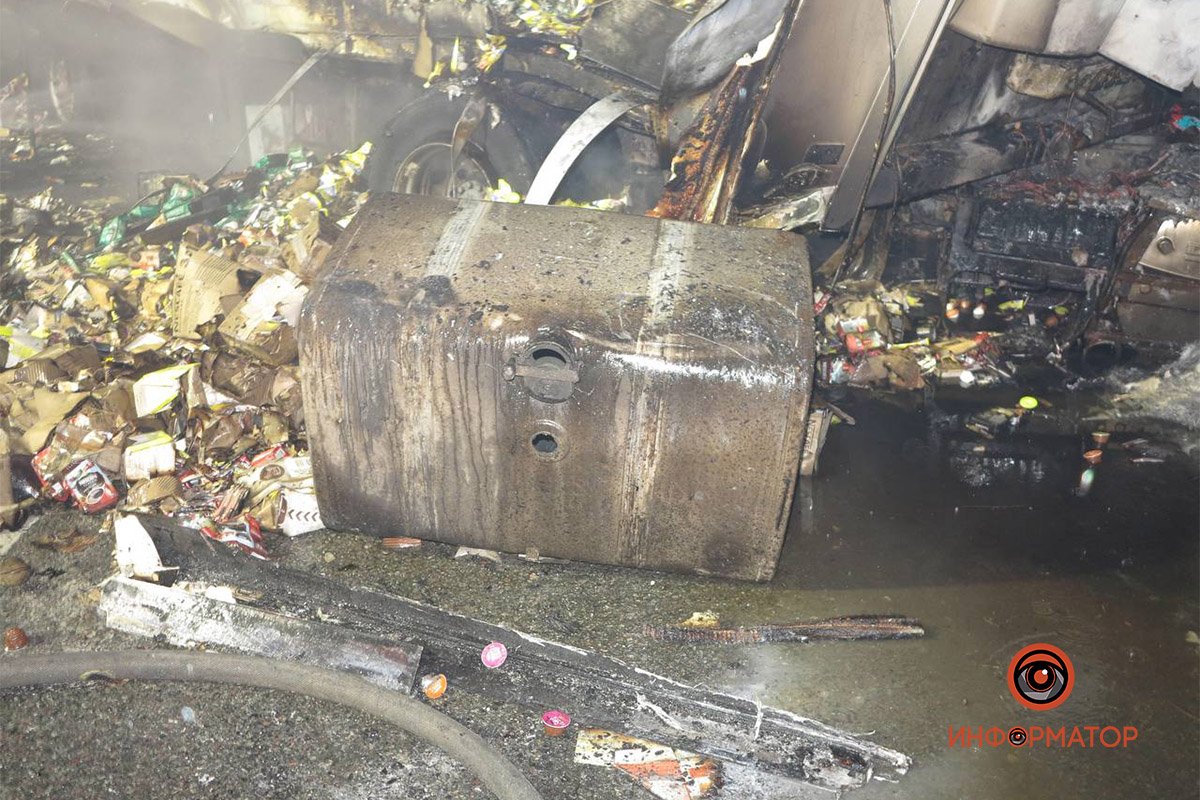 Автомобили загорелись Автомобили загорелись