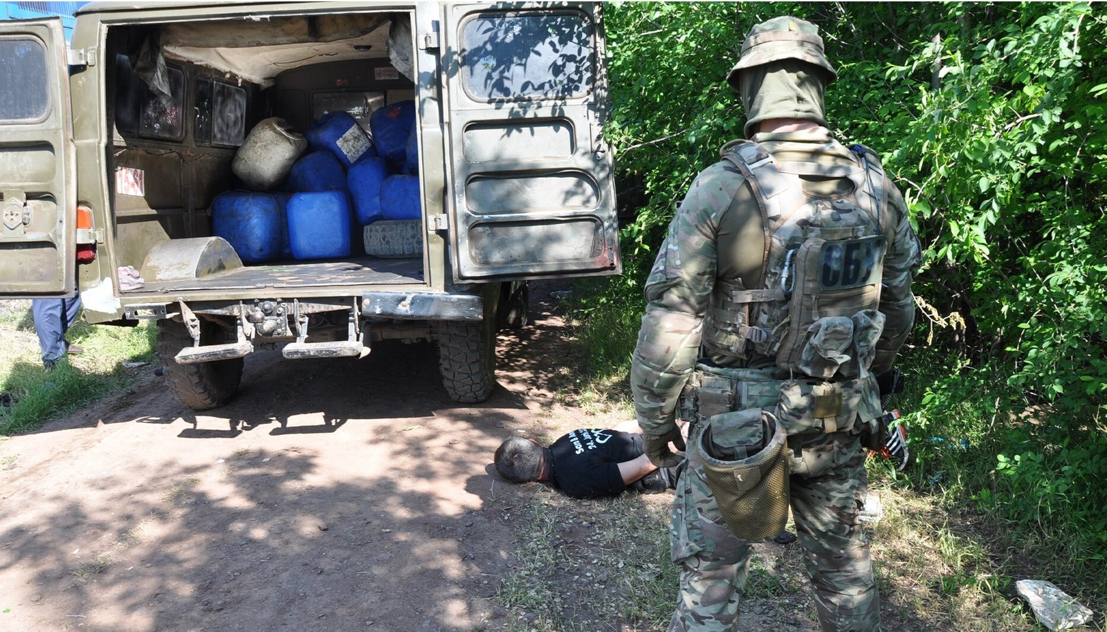 В Николаеве чиновники «Укрзалізниці» разворовывали дизтопливо на десятки миллионов гривен. Их задержала СБУ 2