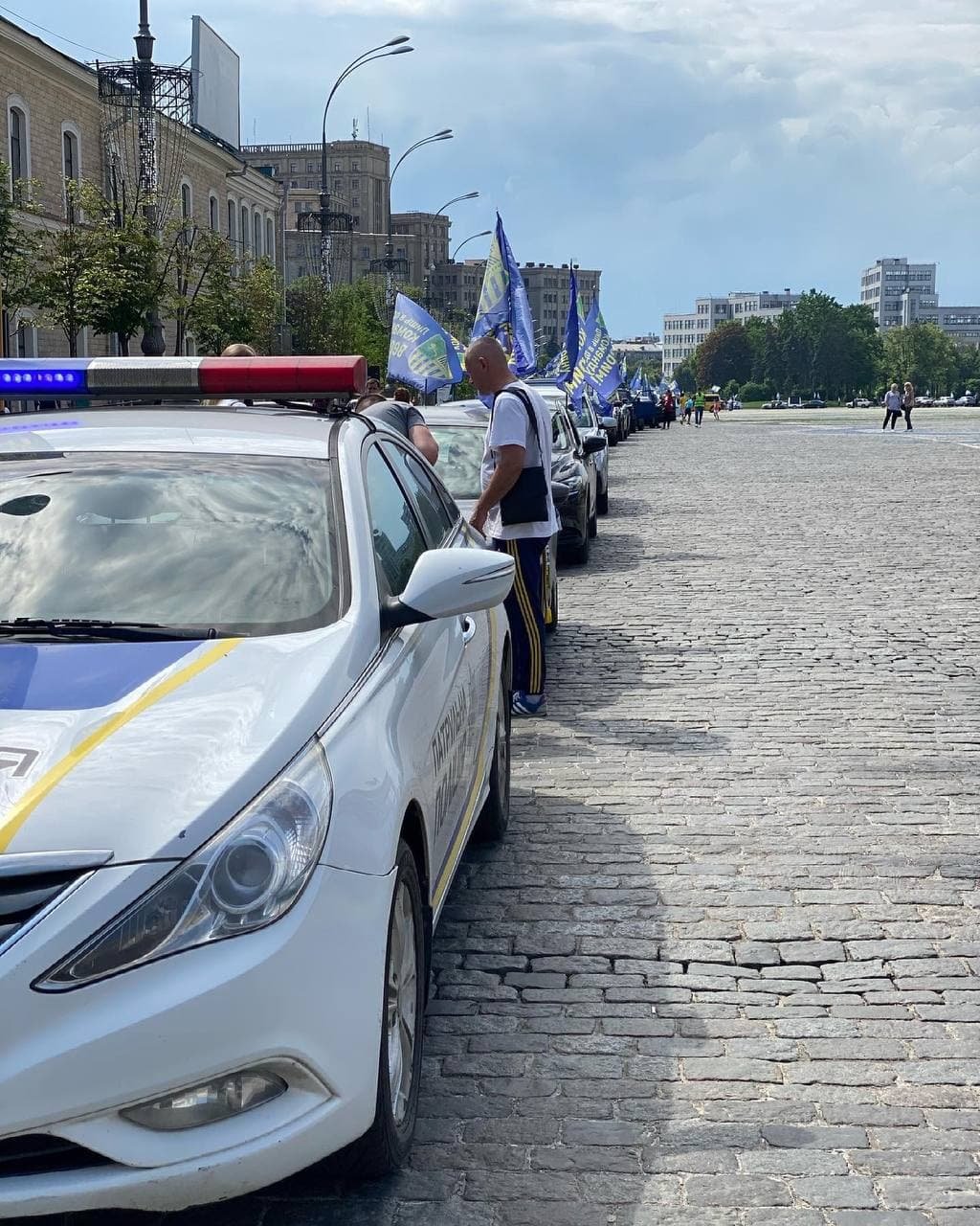У Харкові футбольні фанати вийшли на вулиці привітати повернення ФК "Металіст" 6