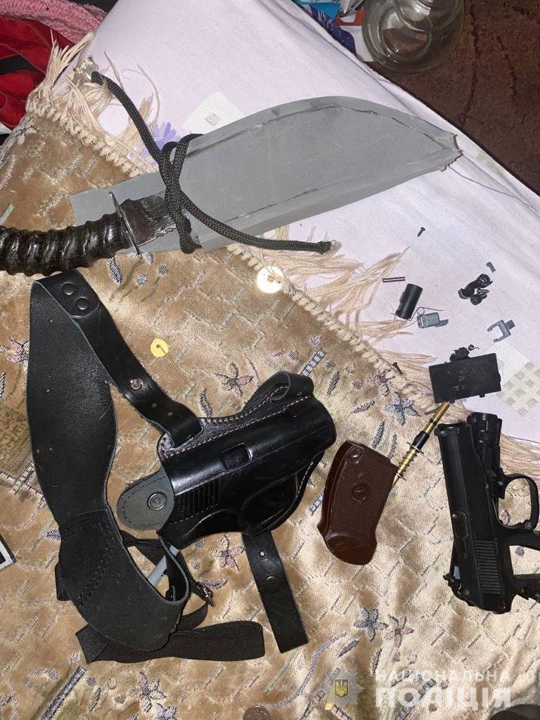 В Полтавской области мужчина стрелял по полицейским из окна: двое получили ранения 2