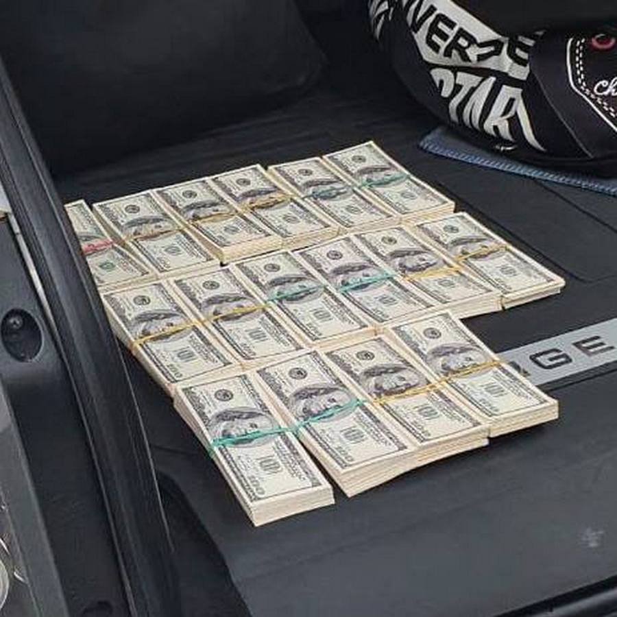 Замглавы Черниговской ОГА попался на взятке. За 160 тысяч долларов он хотел помочь мужчине приватизировать отельный комплекс 2