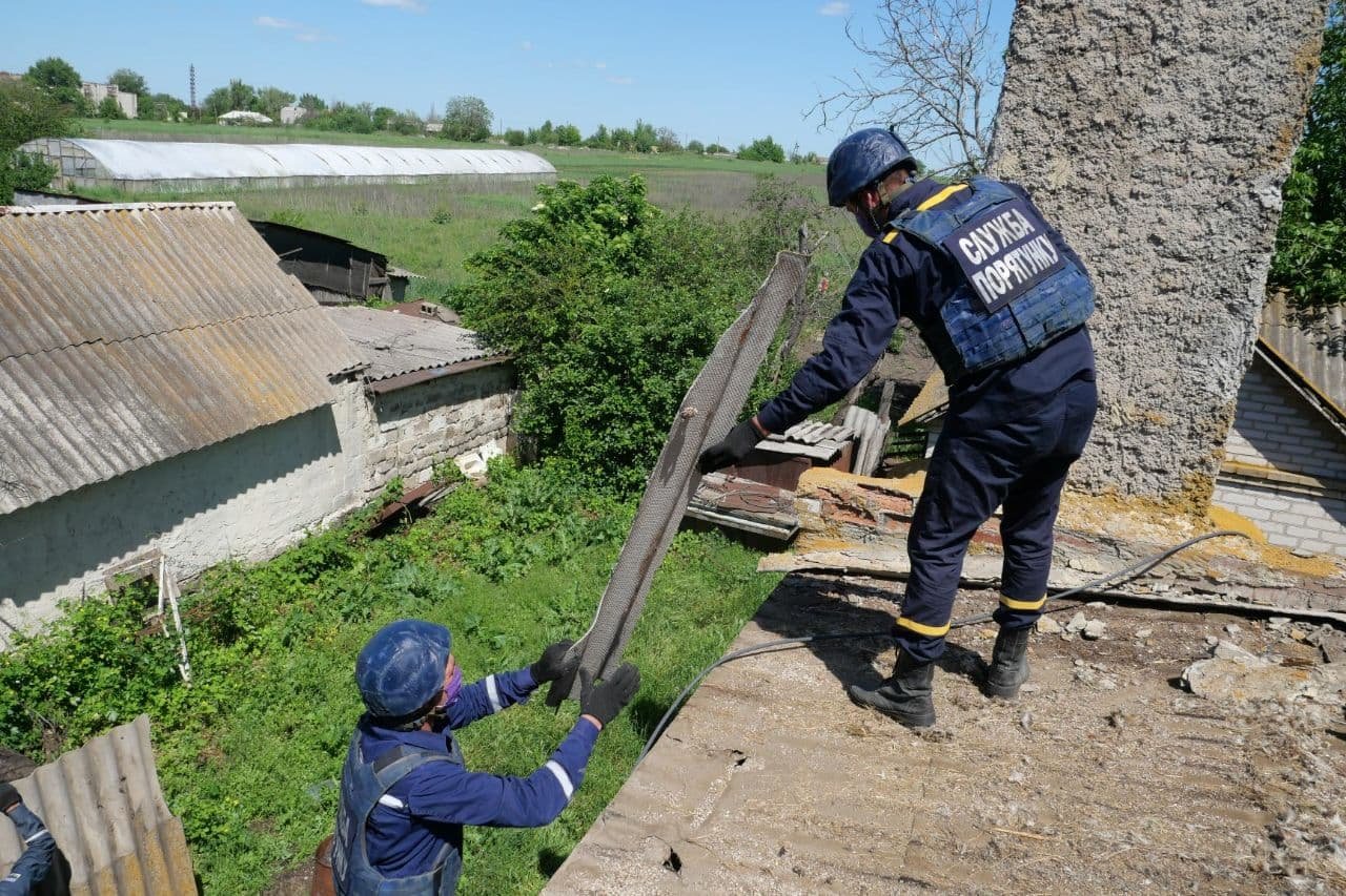 В Донецкой области спасатели восстановили уже 353 дома, разрушенных боевиками 1
