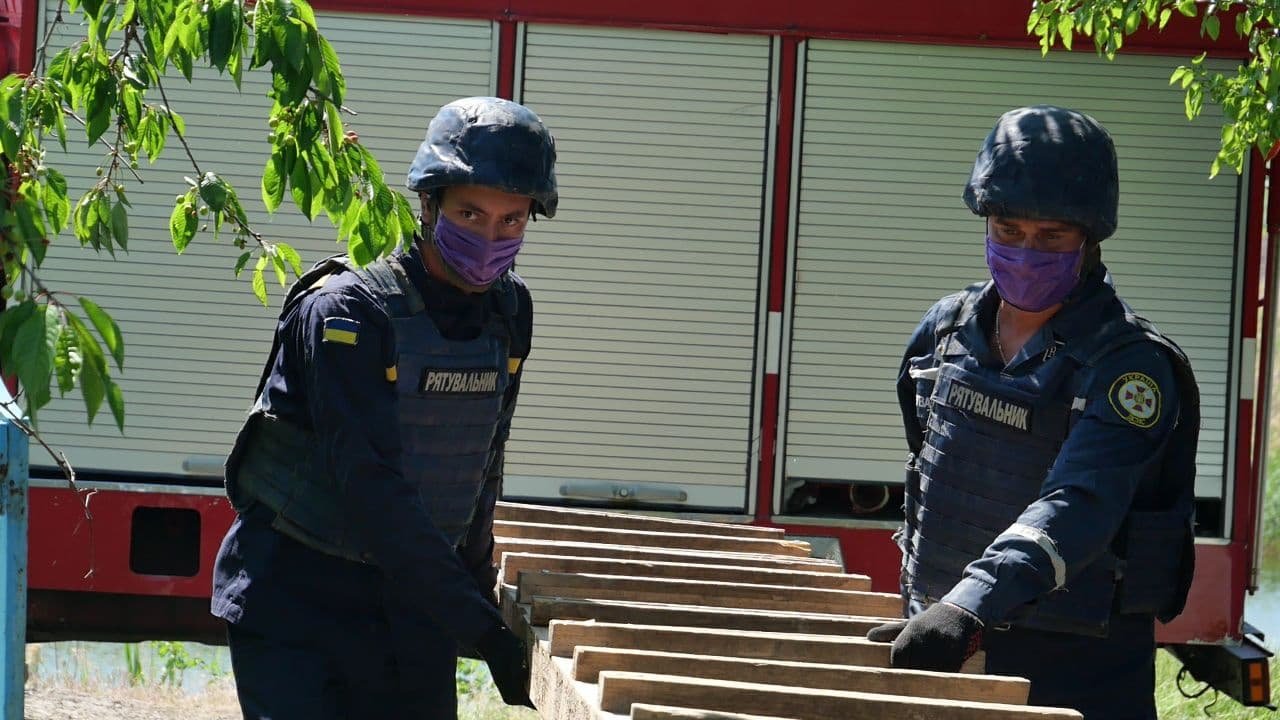 В Донецкой области спасатели восстановили уже 353 дома, разрушенных боевиками 2