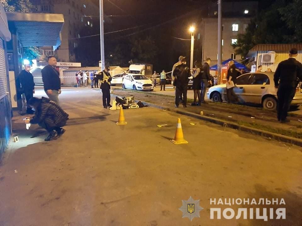 В Харькове мужчина бросил в людей гранату: пять человек ранены 3