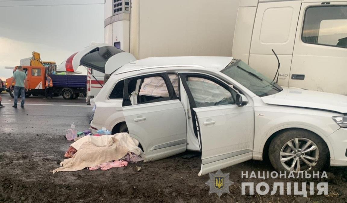 У Херсонській області в аварії загинула подружня пара і 6-річна дівчинка: їхня старша донька в комі 2