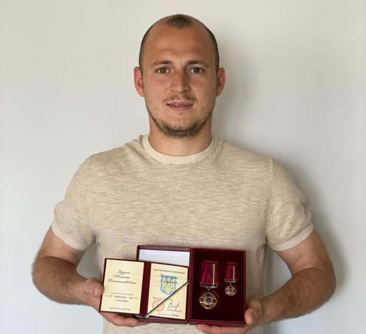 Зеленський нагородив футболіста Романа Зозулю орденом "За заслуги III ступеню" 1