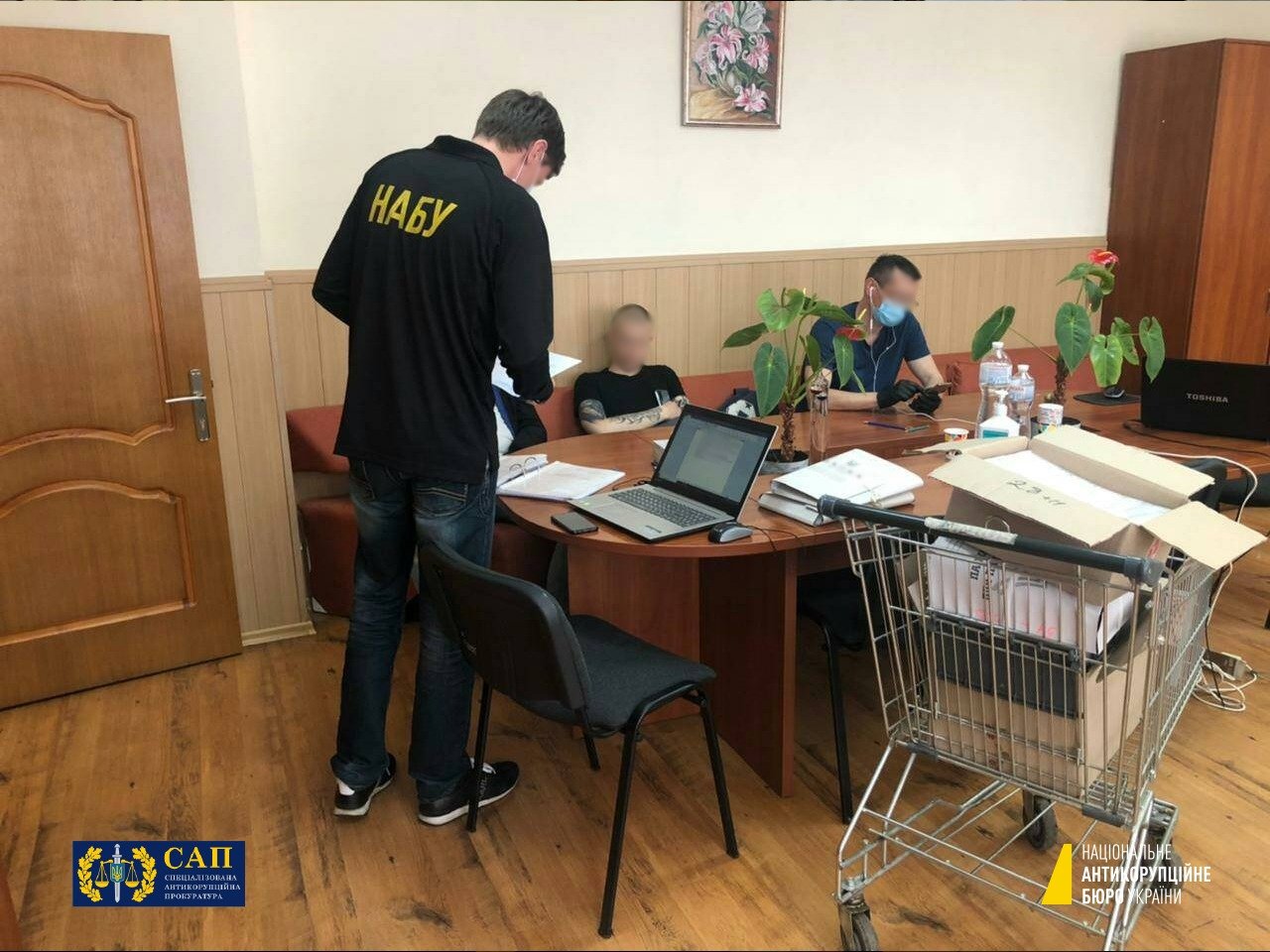 У лікарнях "Укрзалізниці" відбулися обшуки через розкрадання майже 60 млн гривень з COVID-фонду 1