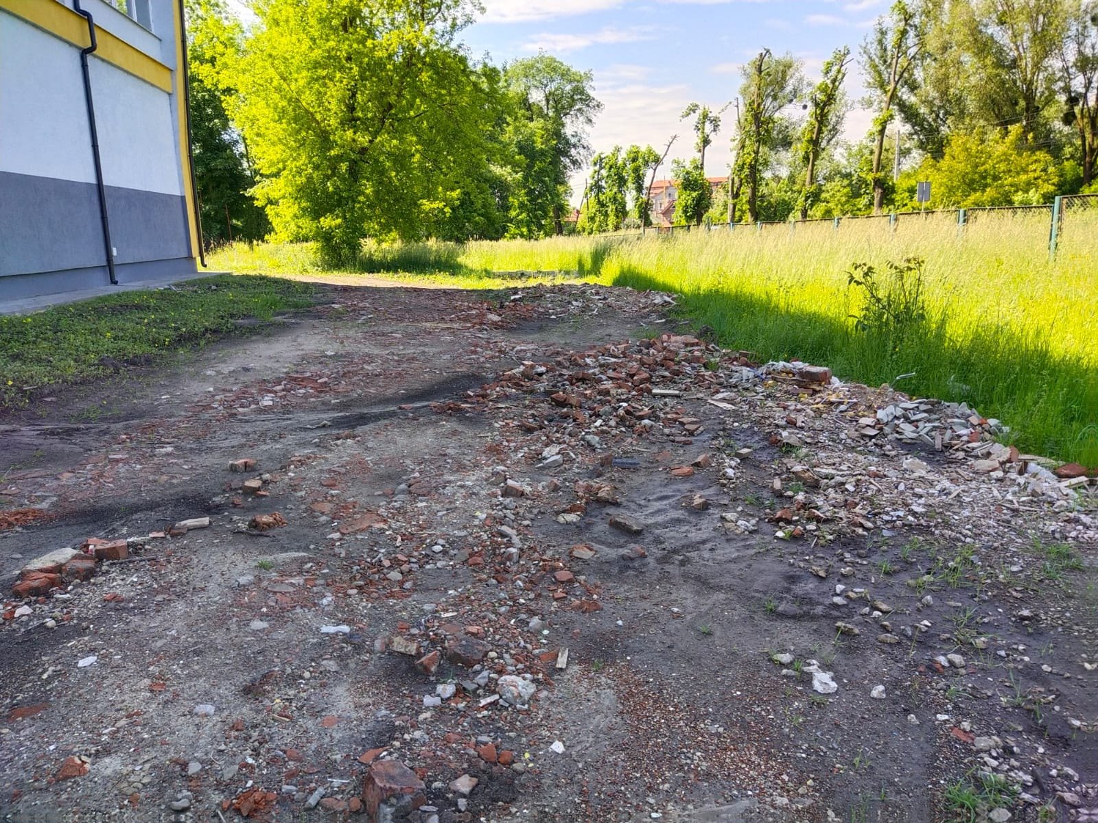 У переобладнаному спорткомплексі "Шахтар" у Червонограді встановили вбиральні для людей без комплексів 1
