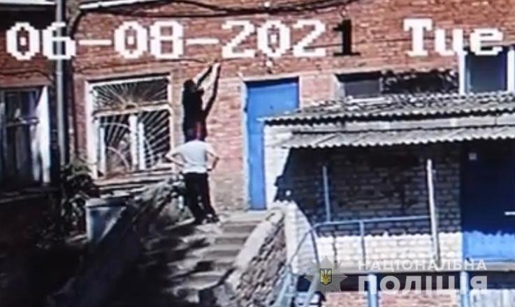 В Винницкой области подростки украли трубу, по которой поставлялся кислород пациентам больницы 1