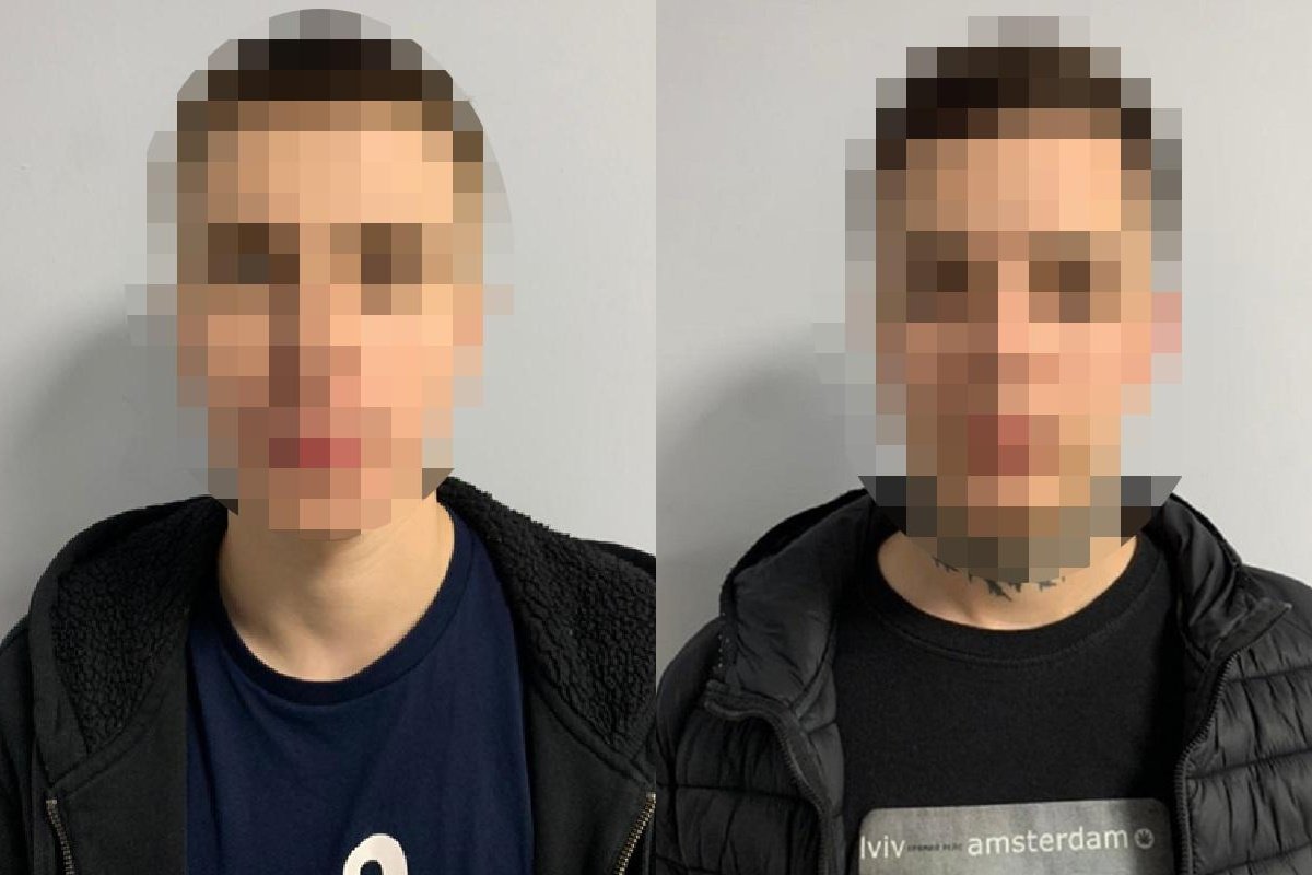 Три парня и девушка похитили водителя такси Три парня и девушка похитили водителя такси