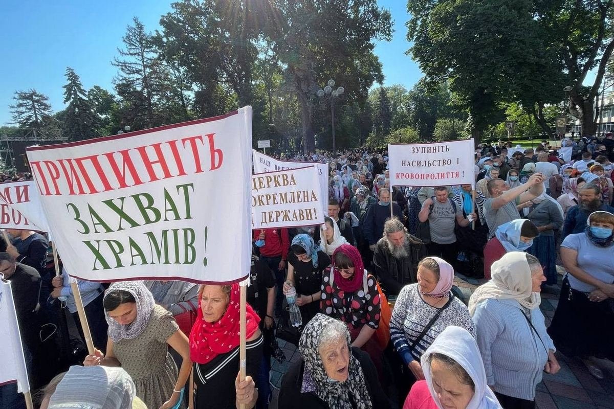 Под Офисом президента и ВР 15 тысяч прихожан и духовенство УПЦ «защищали церковь от дискриминации» 2