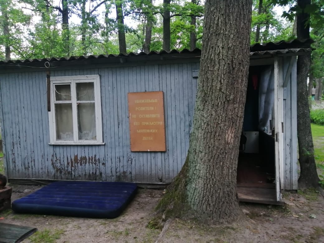 Під Києвом діти провалилися до вуличної вбиральні: дівчинка загинула, хлопчик у важкому стані 2