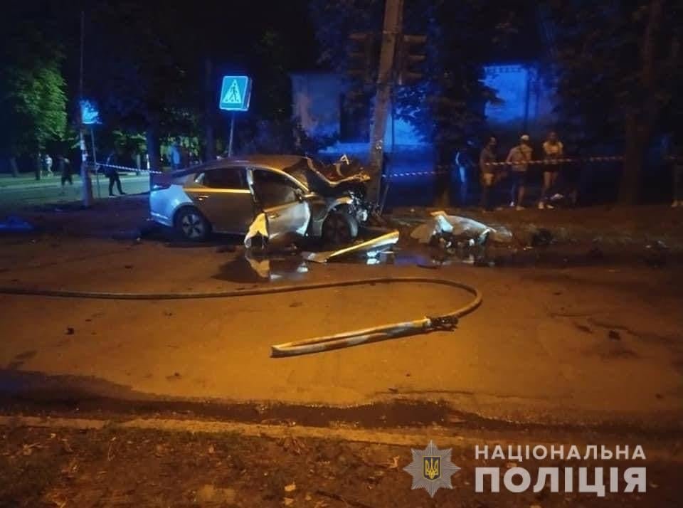 В Черкассах на перекрестке столкнулись две легковушки: трое погибших 3